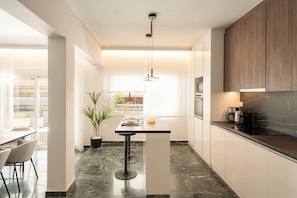 Luxury Apartment, 4 Bedrooms, Kitchen, City View | Private kitchen | Espresso maker, coffee/tea maker, electric kettle, dining tables -  Luxury in Athens - Apartment with Terrace (Athens)