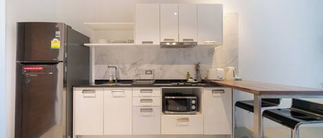 Fridge, microwave, stovetop, electric kettle