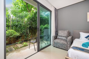 1 habitación, caja de seguridad en la habitación y escritorio