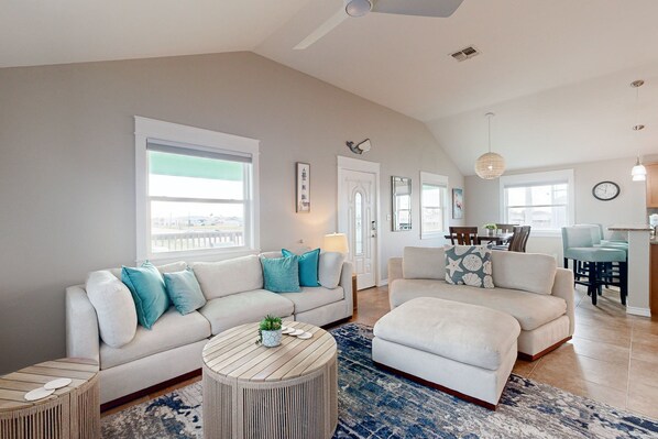 Una televisión, una chimenea, un futbolín