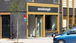 A building with a sign reading 'montempò' and a blue car parked in front. - Montempo appart-hotel Noisy le Sec (Noisy-le-Sec)