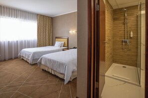 Chambre Standard avec lits jumeaux | Bureau, système d’insonorisation, accès au Wi-Fi (inclus)