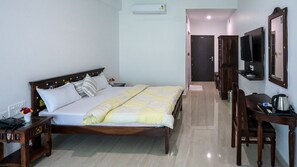 Superior Double Room | Desk, laptop workspace, soundproofing, free WiFi - Doongar fort 7 km from ambaji (Abu Road)