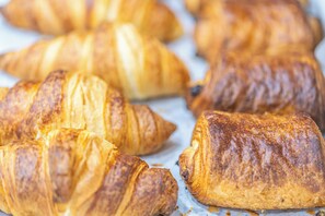 Frokostbuffé hver dag (EUR 9 per person)