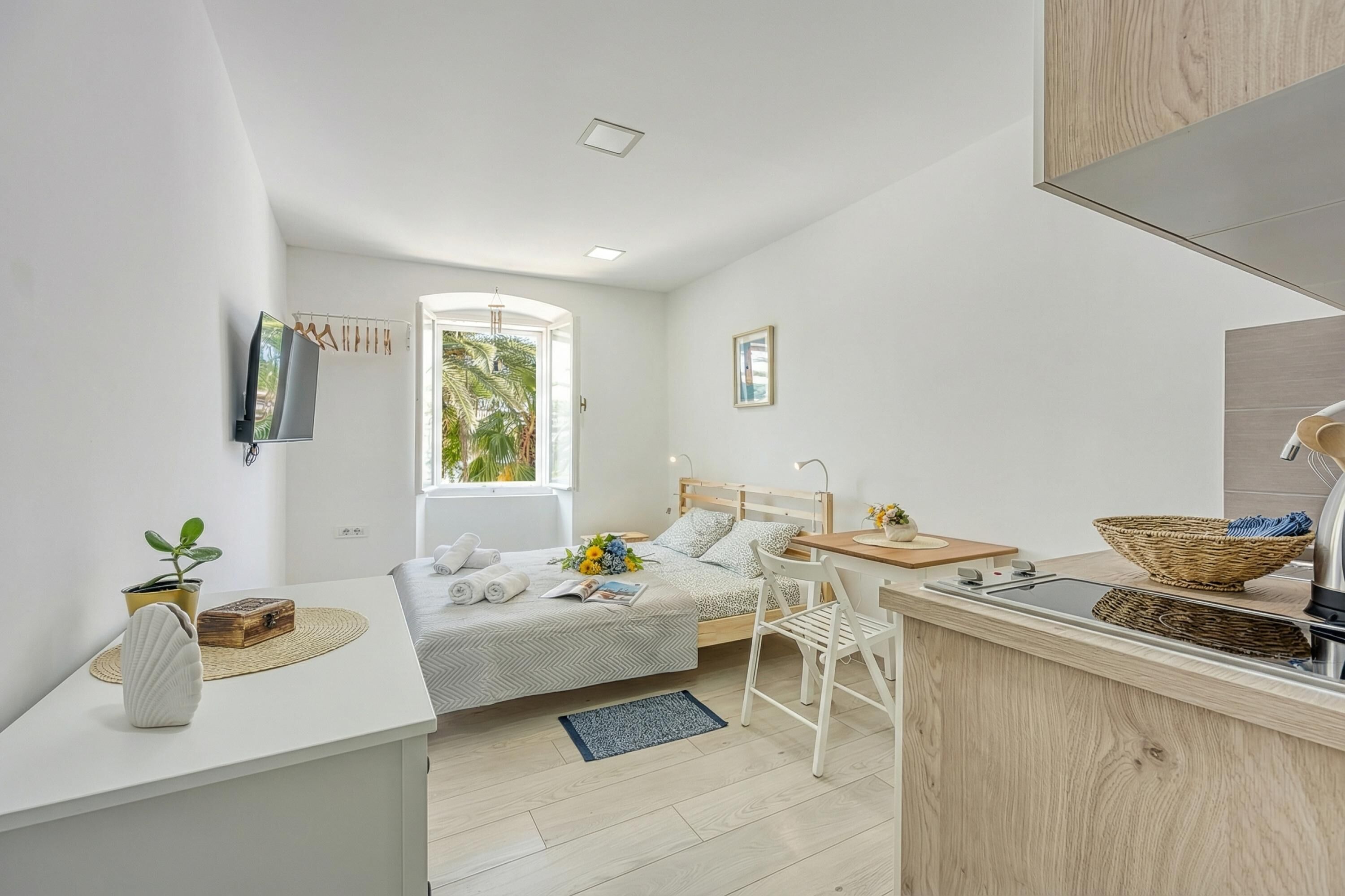 Family Studio, Sea View, Sea Facing (Lasta 10 Lošinj Town Studio) | Iron/ironing board, free WiFi, bed sheets