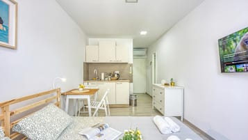 Iron/ironing board, free WiFi, bed sheets