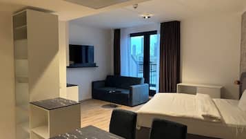 Deluxe Studio, Non Smoking | Living area