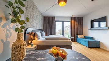 Studio | Desk, laptop workspace, soundproofing, free WiFi