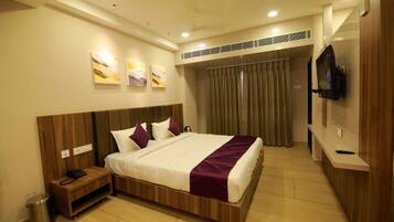 Deluxe Double Room | Desk, laptop workspace, free WiFi