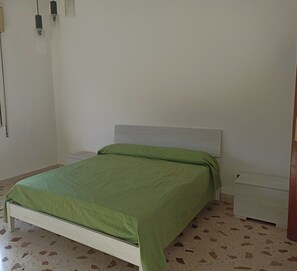 1 bedroom, bed sheets