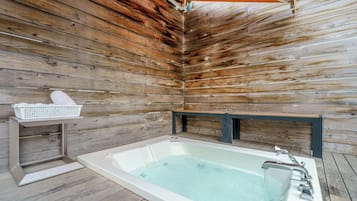 Family Suite | 1 bedroom, desk, laptop workspace, free WiFi