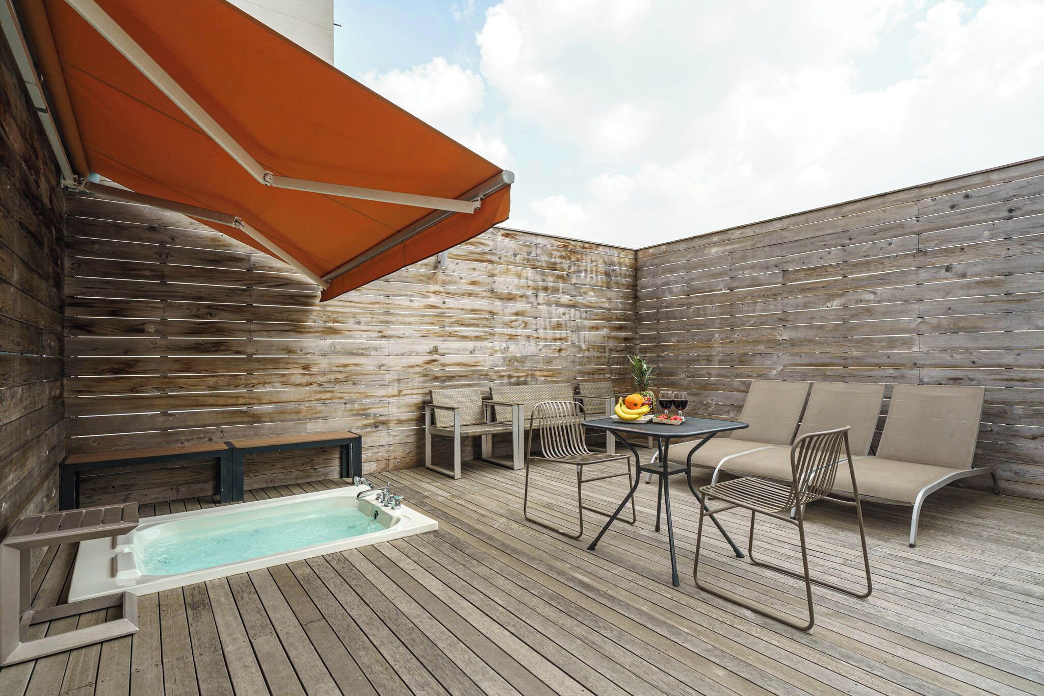 Family Suite | Desk, laptop workspace, free WiFi