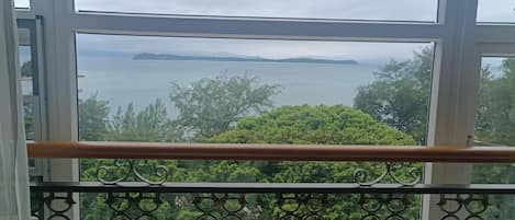 Signature Double Room, Ocean View | Bed sheets