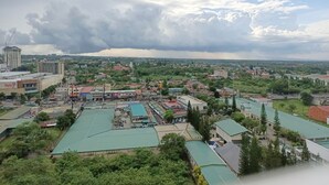 Aerial view - Cozy Condo Staycation in Tagaytay with WiFi, Netflix, and Swimming Pool Access (Lungsod ng Tagaytay)