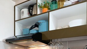 Private kitchen - Cozy Condo Staycation in Tagaytay with WiFi, Netflix, and Swimming Pool Access (Lungsod ng Tagaytay)