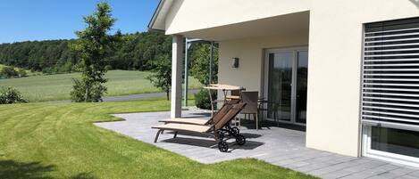 تناول الطعام بالخارج