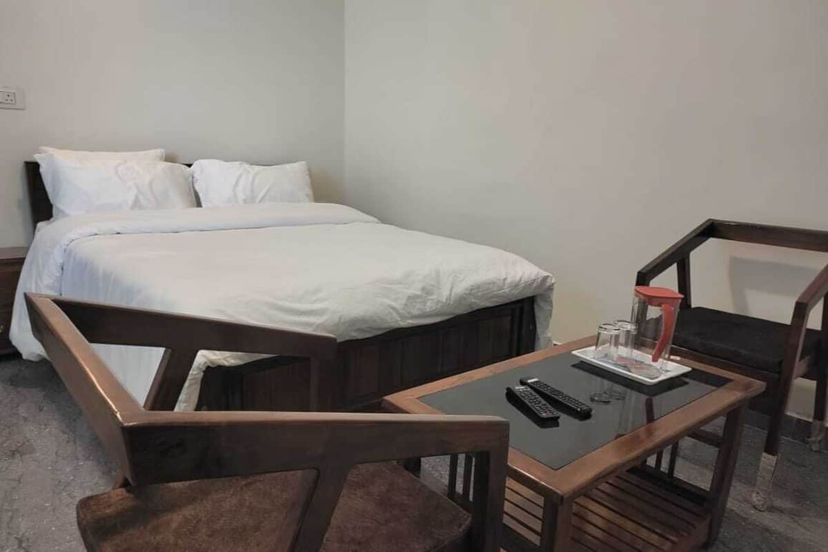 Standard Room | 1 bedroom, Egyptian cotton sheets, premium bedding, desk
