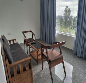Suite | Egyptian cotton sheets, premium bedding, desk, free WiFi - Durai Residency (Kodaikanal)