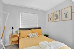 1 bedroom, iron/ironing board, WiFi, bed sheets - Diggers Rest self contained Tiny Home with WIFI (Diggers Rest)