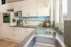 Kühlschrank, Mikrowelle, Ofen, Herdplatte