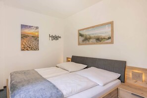 2 bedrooms, free WiFi - Cozy vacation apartment in the countryside, with sauna and garden (Garz)
