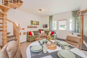 TV, stereo - Cozy vacation apartment in the countryside, with sauna and garden (Garz)