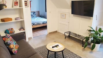 1 slaapkamer, een strijkplank/strijkijzer, reisbedje, wifi
