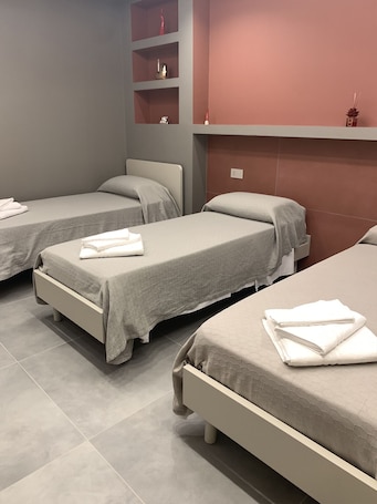 Basic Triple Room, 3 Twin Beds | Desk, laptop workspace, soundproofing, free WiFi