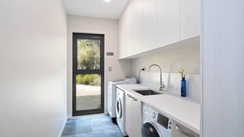 Economy Twin Room, 1 Bedroom | Living area | TV