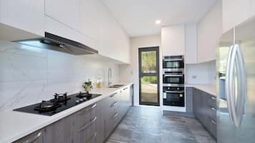 Economy Twin Room, 1 Bedroom | Private kitchen | Fridge, microwave