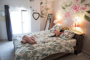 2 slaapkamers, reisbedje, gratis wifi, beddengoed