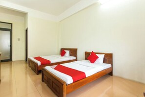 Desk, soundproofing, free WiFi, bed sheets - Cua Dai Beach Hotel (Da Nang)