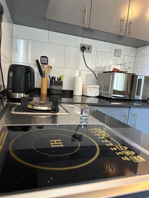 Electric kettle - LivLuxe Apartments 3 (Kampala)
