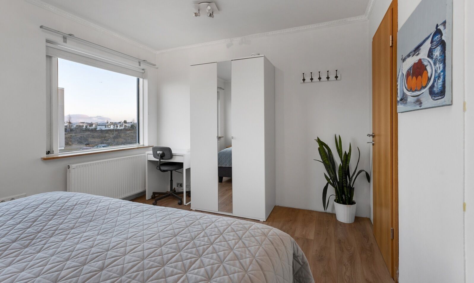 1 Schlafzimmer, Schreibtisch, Bügeleisen/Bügelbrett, Reisekinderbett