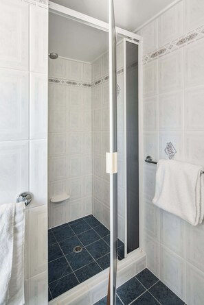 Shower, hair dryer, towels, shampoo