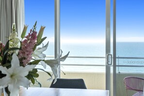 Interior - Three Bedroom Retro OCEAN VIEW Penthouse - Q Stay (Zenith 2301 - 3N - NB) (Surfers Paradise)