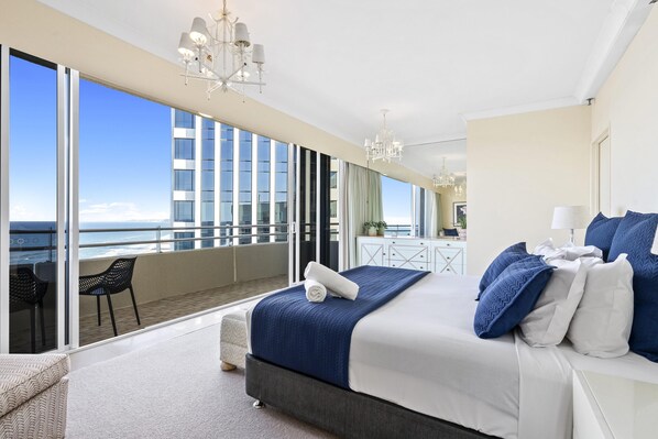 3 bedrooms, in-room safe, iron/ironing board, Internet - 3 Bedroom Retro OCEAN VIEW Penthouse at Zenith (Zenith 2301 - 5N - NB) (Surfers Paradise)