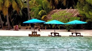Beach - Hitinui and Tiarenui house (Avera)