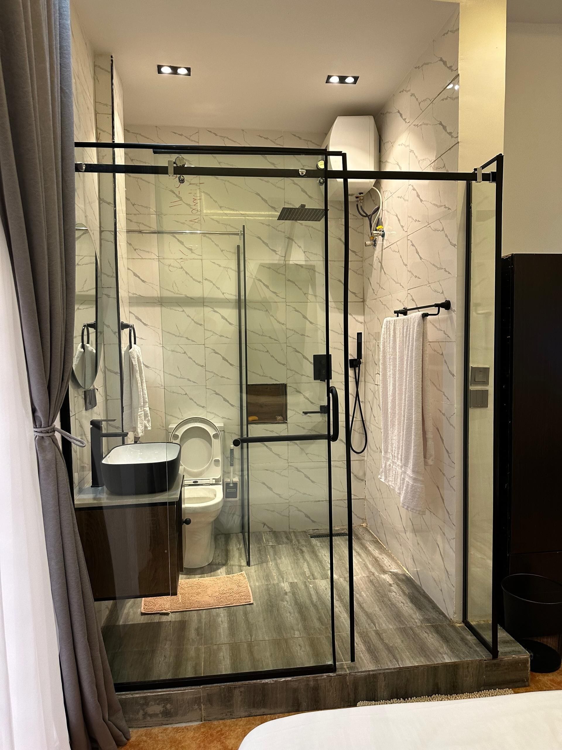 Amenidades de baño ecológicas, secadora de cabello, bidet, toallas 