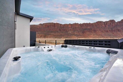 Vizcaya #5 - Moab's Newest Luxury Rental (Hot Tub)
