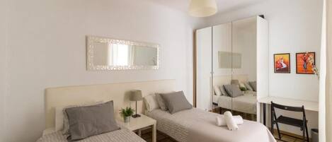 3 quartos, ferros/tábuas de passar roupa, Wi-Fi, roupa de cama