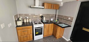 Standard Studio, 1 Double Bed, Courtyard View | Private kitchen | Toaster, cookware/dishes/utensils