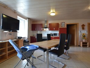 Dining - Comfy Holiday Home in Burg Reuland With Sauna, Terrace, BBQ (Burg-Reuland)