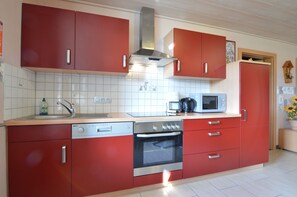 Maison Classique, 2 chambres | Cuisine privée | Réfrigérateur, micro-ondes, four, lave-vaisselle