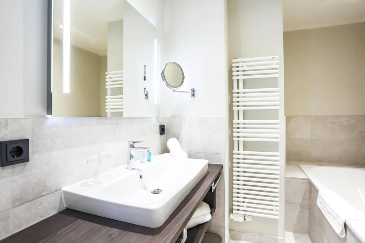 Apartamento Confort, 2 habitaciones | Baño | Ducha y secador de pelo