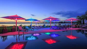 Outdoor pool, a heated pool