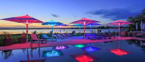 Outdoor pool, a heated pool