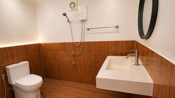 Single Room, River View | Bathroom