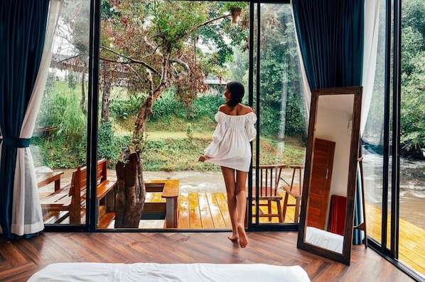 Vierpersoonskamer, uitzicht op rivier | Gratis wifi