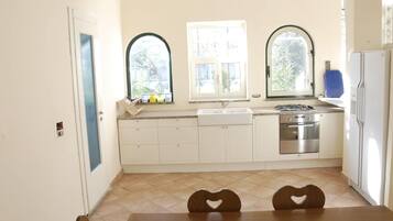 Comfort House, 3 Bedrooms | Private kitchen